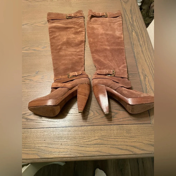 Michael Kors Tall Above The Knee Tan Suede Heeled Boots Gold Buckle Size 8 - Picture 1 of 10